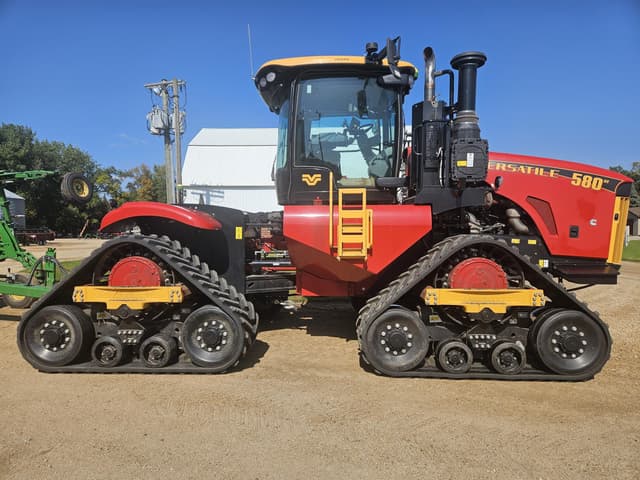 Image of Versatile 580DT equipment image 2