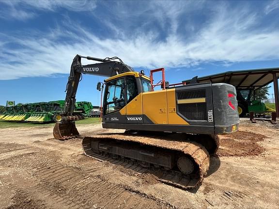 Image of Volvo EC220EL equipment image 3