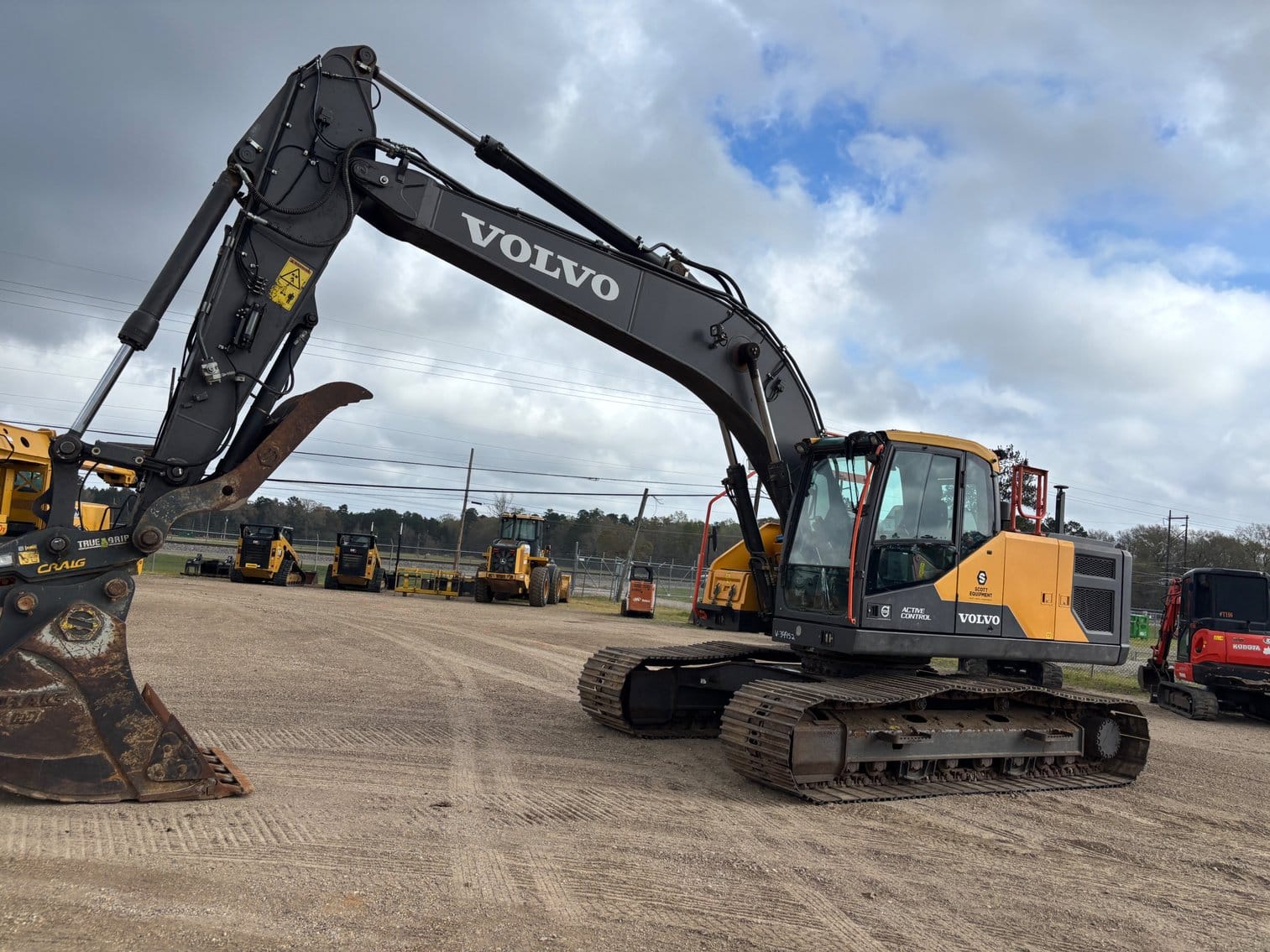 2022 Volvo EC220EL Equipment Image0