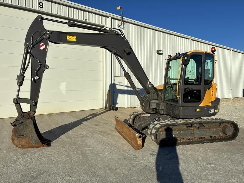 2022 Volvo ECR88D Image