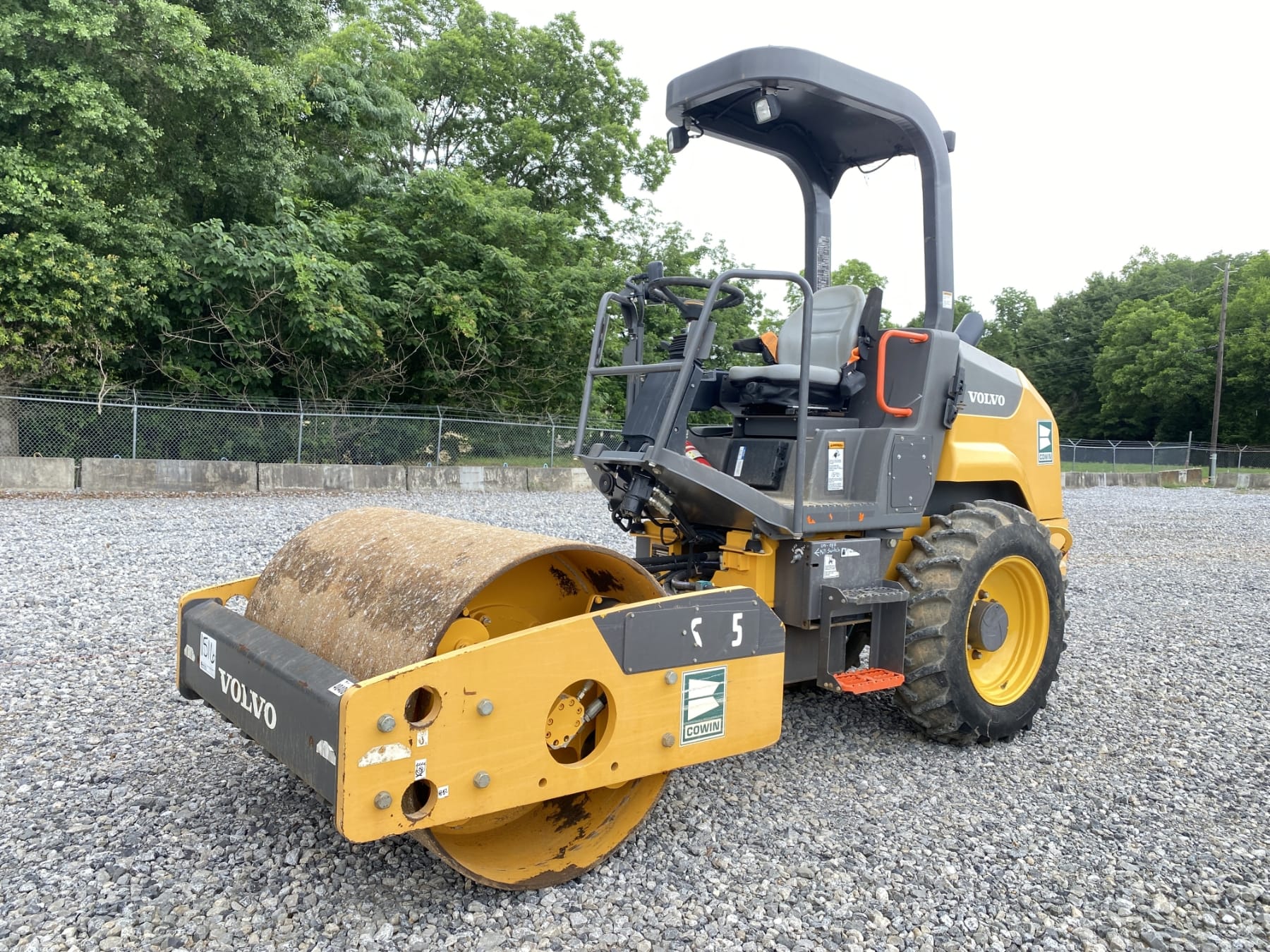 2022 Volvo SD45B Equipment Image0