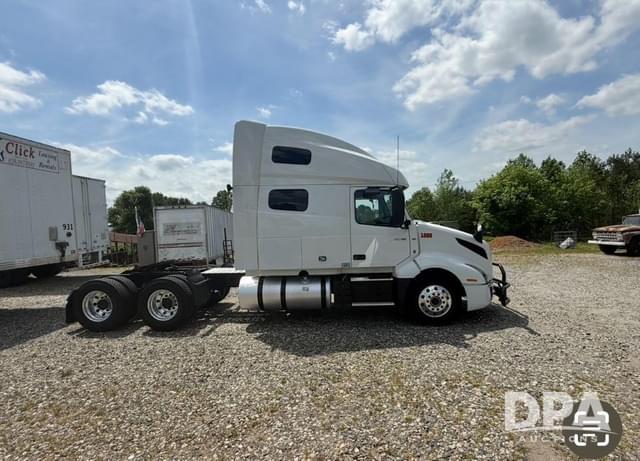 Image of Volvo VNL760 equipment image 1