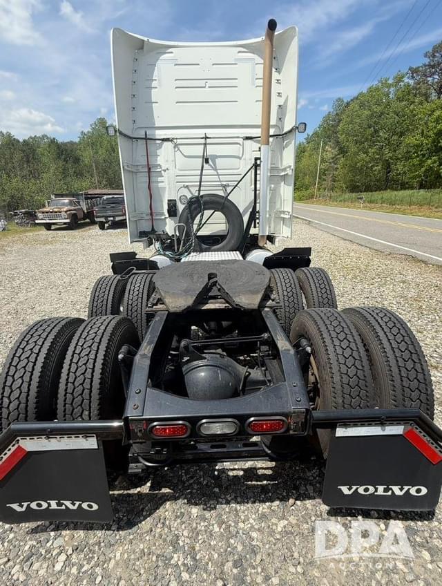 Image of Volvo VNL760 equipment image 4