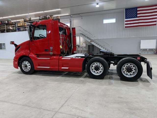 Image of Volvo VNL equipment image 4