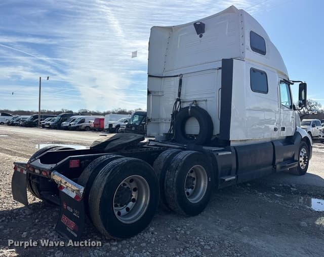 Image of Volvo VNL equipment image 4