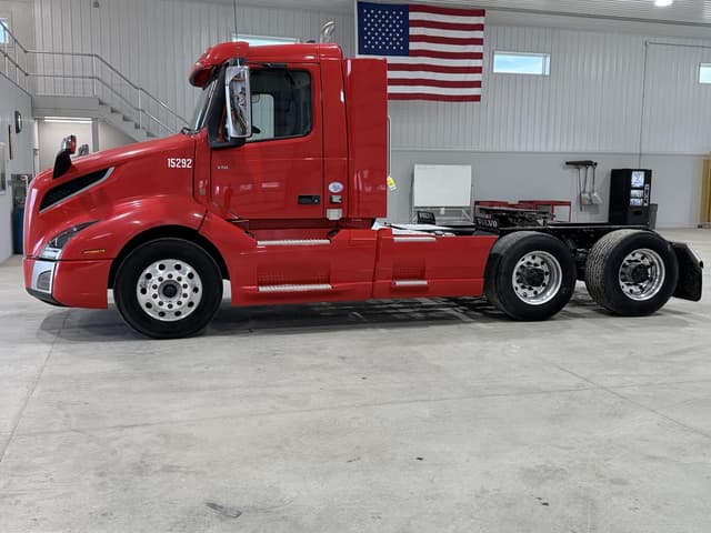 Image of Volvo VNL equipment image 2