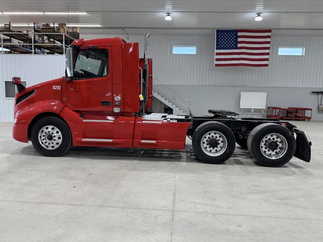 Image of Volvo VNL equipment image 4