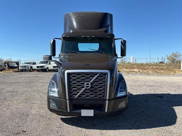 Image of Volvo VNL42T300 equipment image 1