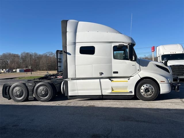 Image of Volvo VNL64 equipment image 3