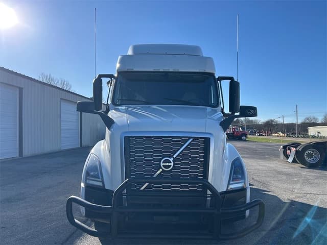 Image of Volvo VNL64 equipment image 1