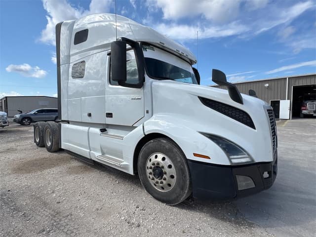 Image of Volvo VNL64T760 equipment image 2