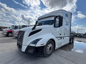 2022 Volvo VNL64T760 Image