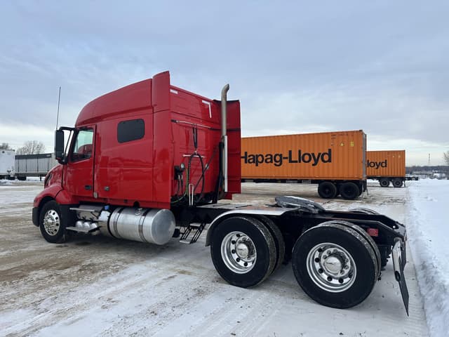 Image of Volvo VNL64T760 equipment image 4