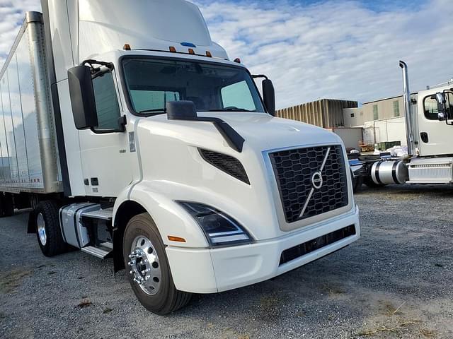 Image of Volvo VNR42T300 equipment image 1