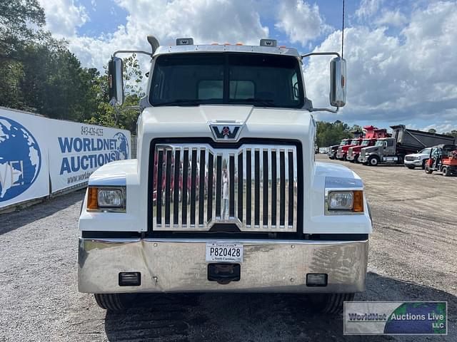 Image of Western Star 4700 equipment image 2