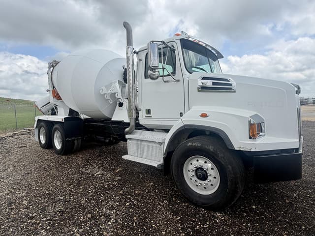 Image of Western Star 4700 equipment image 2