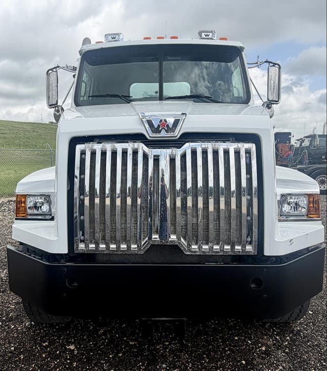 Image of Western Star 4700 equipment image 1