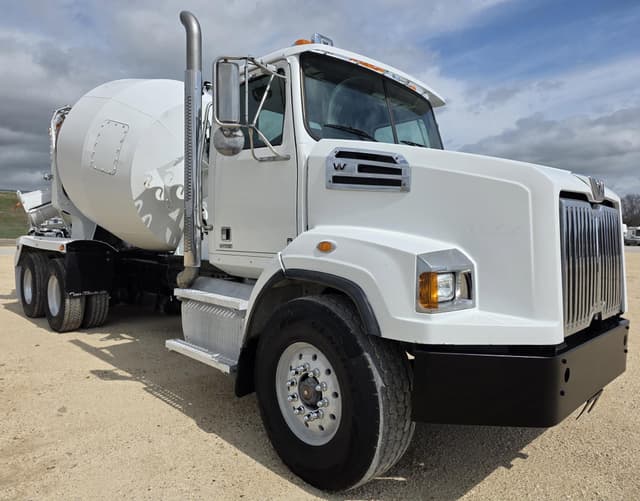 Image of Western Star 4700 equipment image 2