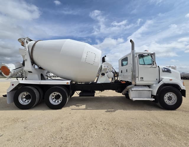 Image of Western Star 4700 equipment image 3