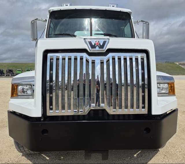 Image of Western Star 4700 equipment image 1