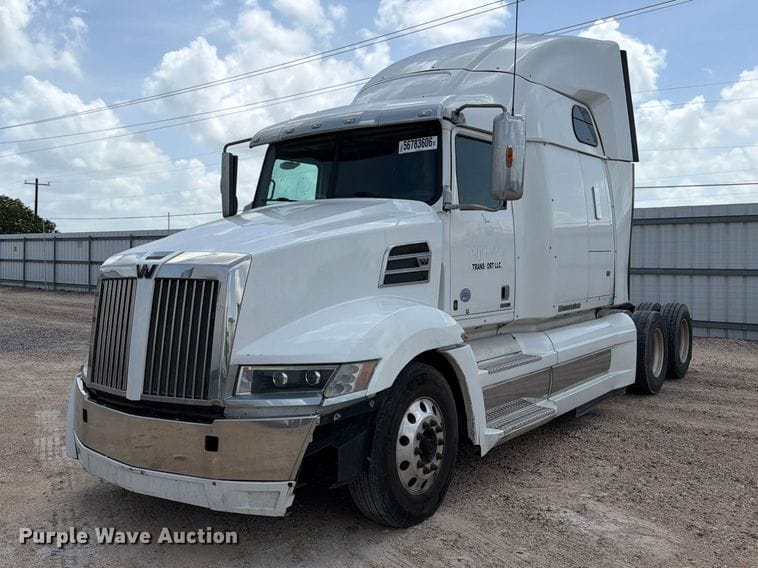 2022 Western Star 5700XE Equipment Image0