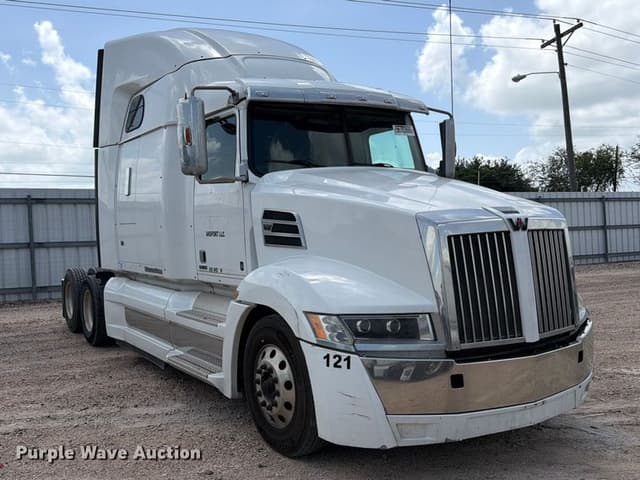 Image of Western Star 5700XE equipment image 2