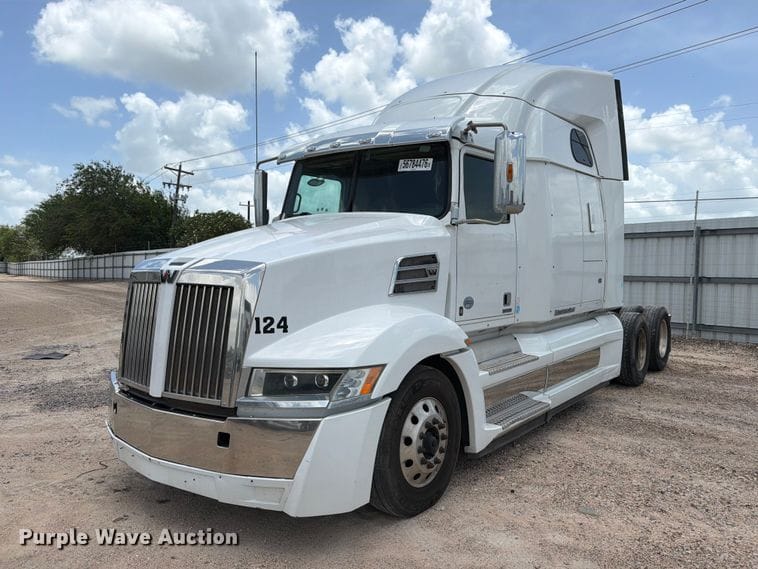2022 Western Star 5700XE Equipment Image0