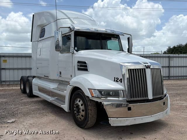 Image of Western Star 5700XE equipment image 2