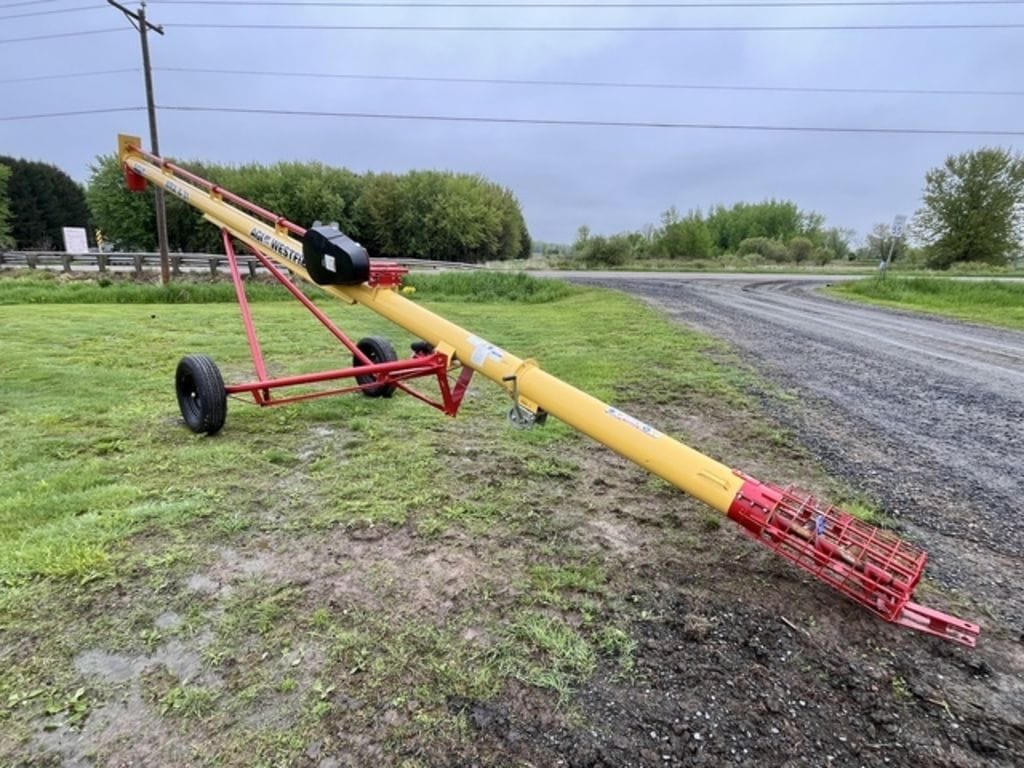 2022 Westfield WRX 8-31 Equipment Image0