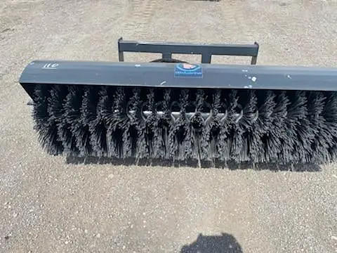 Image of Wolverine Power Broom Image 0