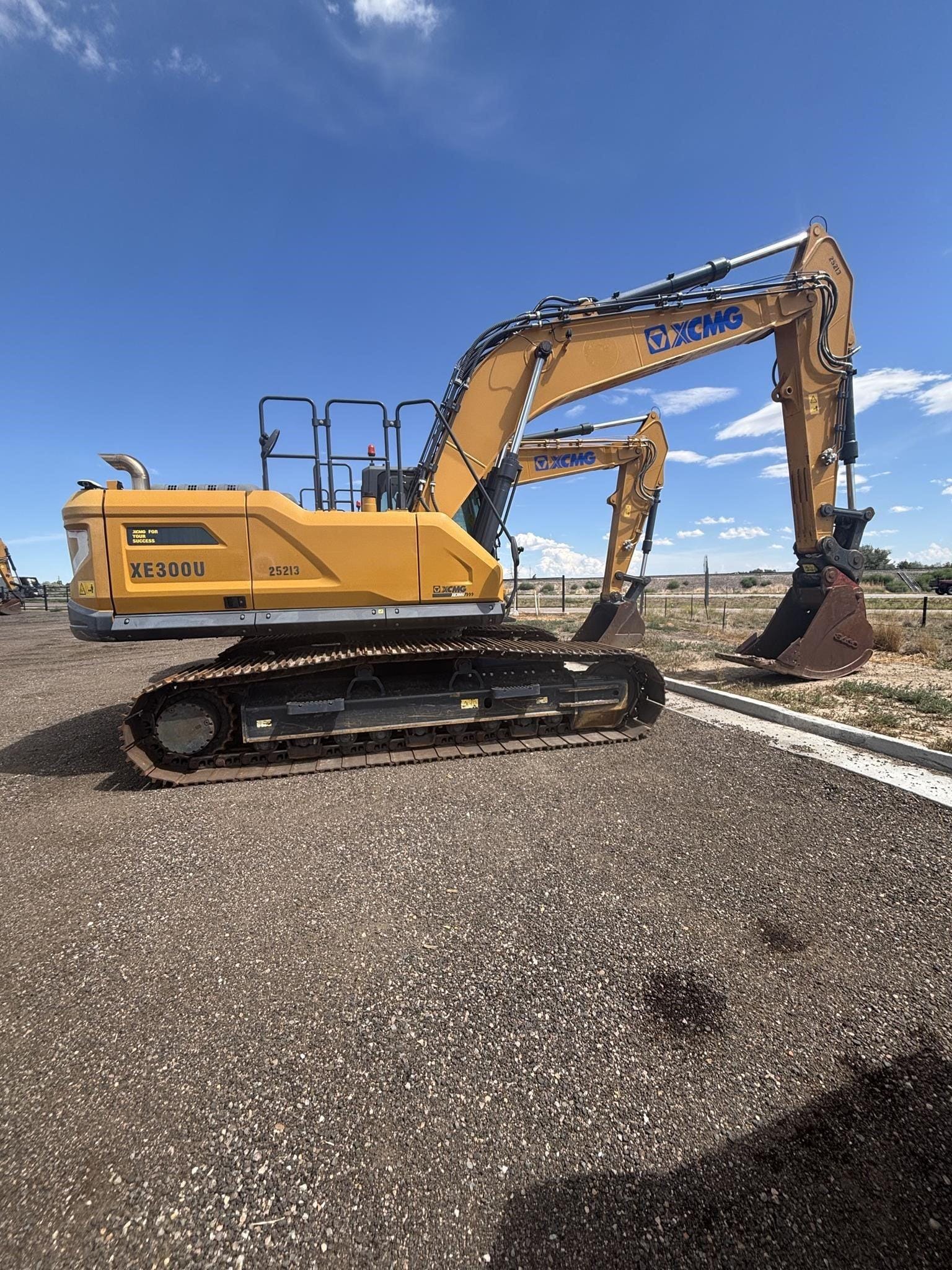 2022 XCMG XE300U Equipment Image0
