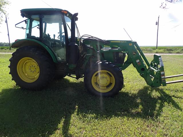 Image of John Deere 5090E equipment image 1
