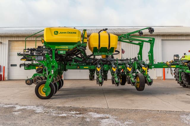 Image of John Deere 1775 equipment image 1