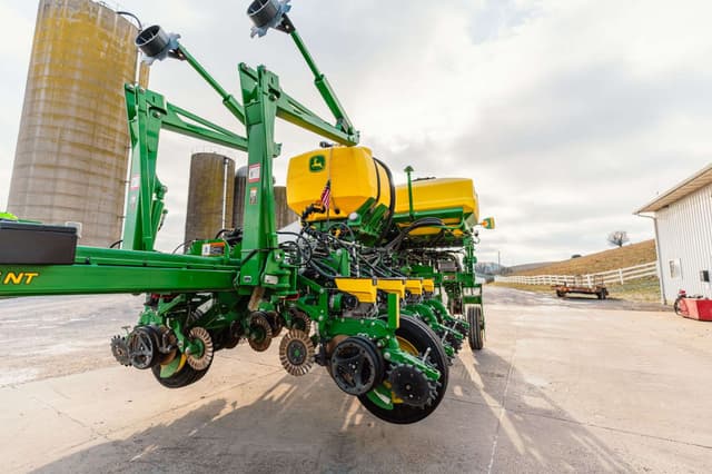 Image of John Deere 1775 equipment image 4