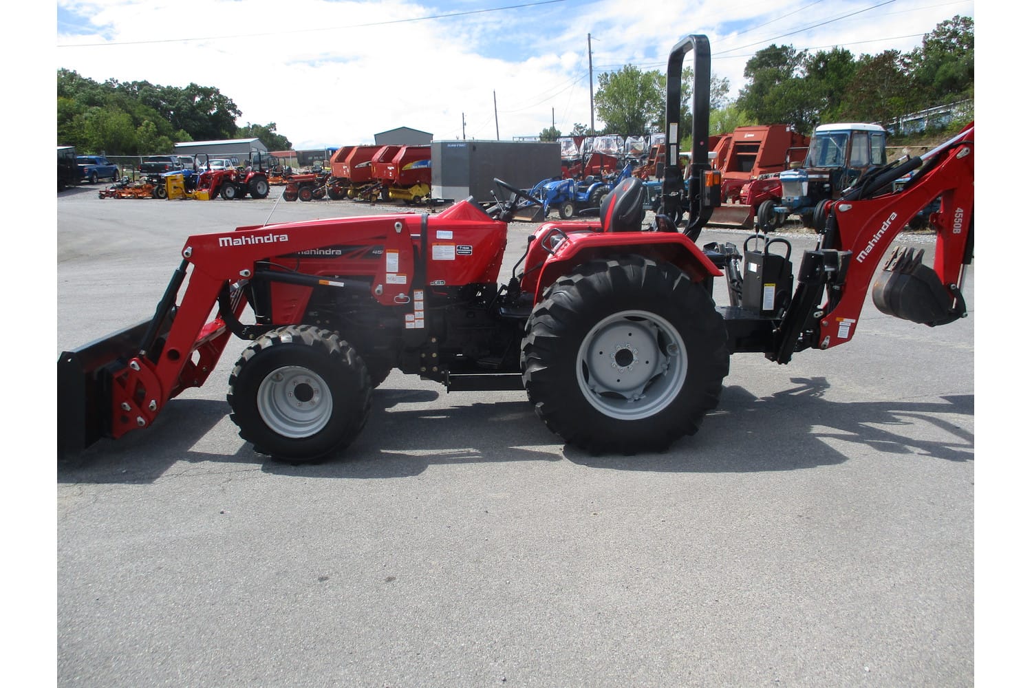 2023 Mahindra 4550 Equipment Image0
