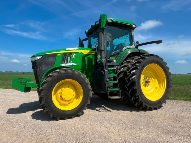 Image of John Deere 7R 210 equipment image 2