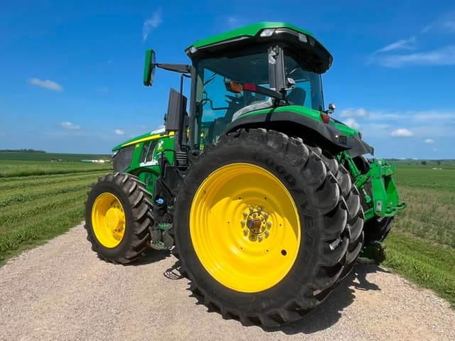 Image of John Deere 7R 210 equipment image 4