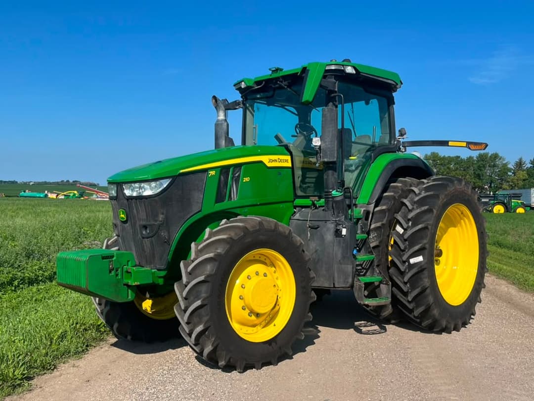 Image of John Deere 7R 210 Primary image