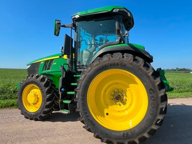 Image of John Deere 7R 210 equipment image 4