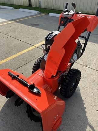 Image of Ariens Deluxe 30 equipment image 4