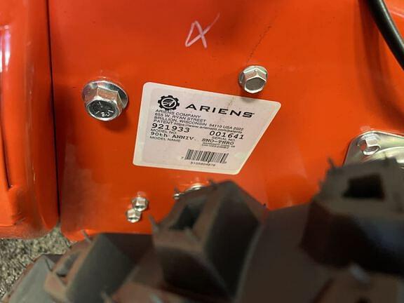 Image of Ariens Platinum 24 SHO equipment image 4