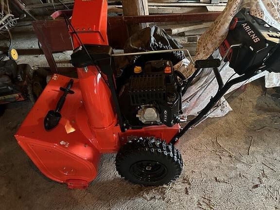 Image of Ariens Deluxe 24 equipment image 3