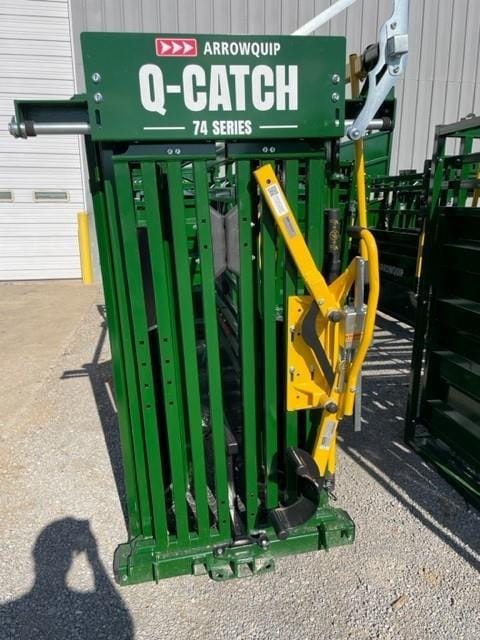 2023 ArrowQuip Q-Catch 74 Series Equipment Image0