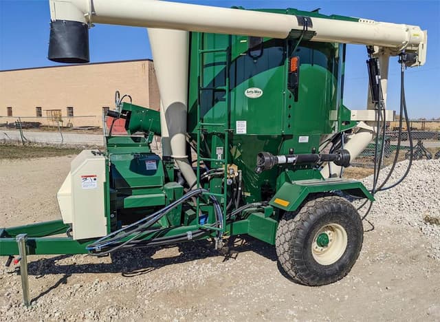 Image of Art's Way 6140 equipment image 2