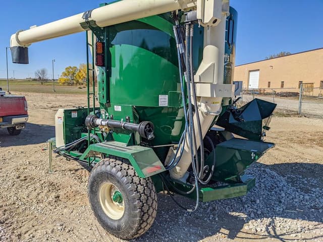 Image of Art's Way 6140 equipment image 4