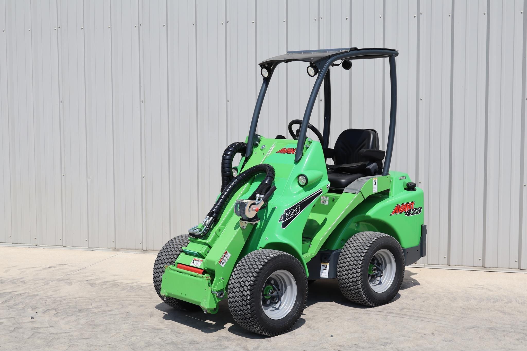 2023 AVANT 423 Equipment Image0
