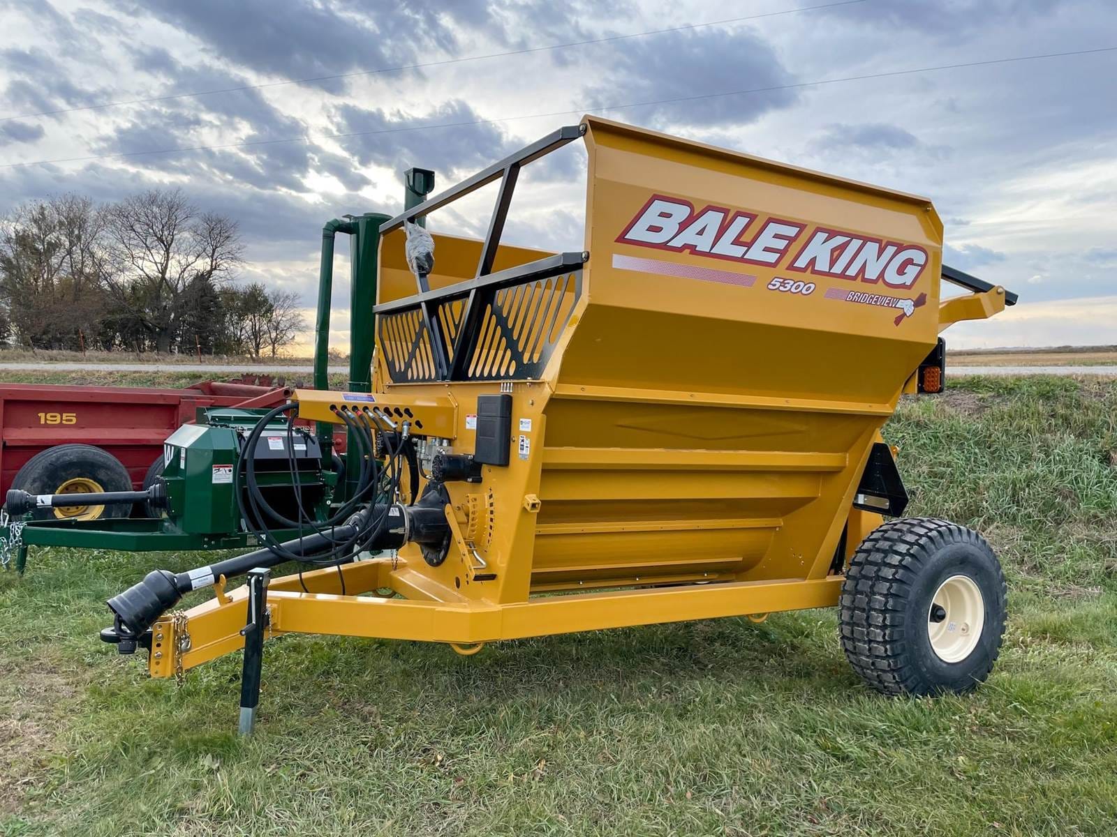 2024 Bale King 5300 Equipment Image0