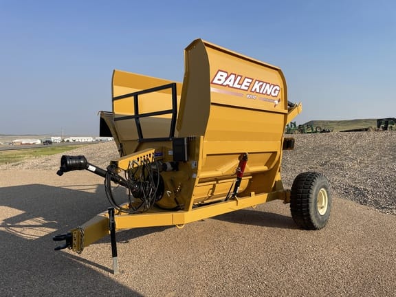 Main image Bale King 8200
