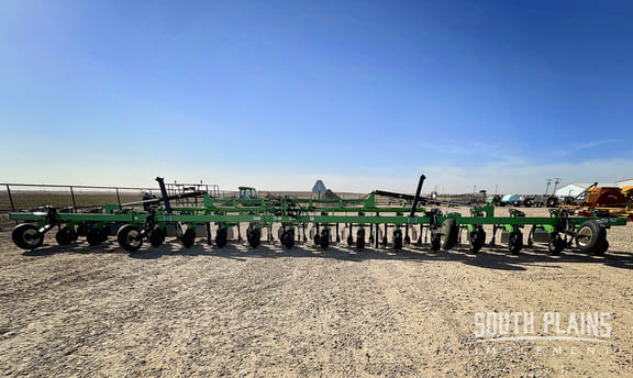 2023 Bigham Brothers 889 Equipment Image0