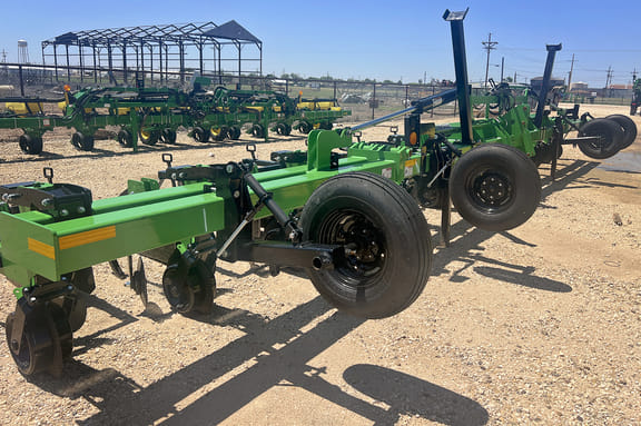 2023 Bigham Brothers 889 Equipment Image0